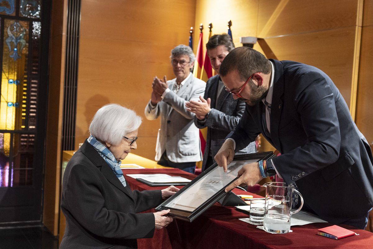 Concessió de l'honor de la filla adoptiva de Mataró Elvira Rocha